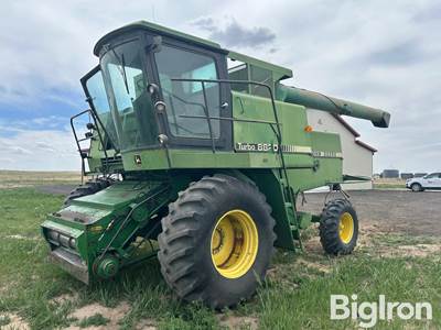 1983 John Deere 8820 2WD Combine