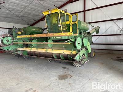1967 John Deere 95 Combine