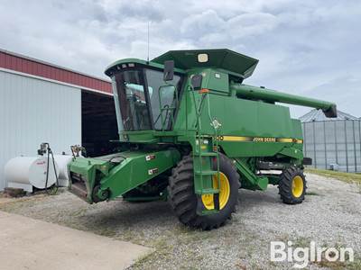 1997 John Deere 9500 Combine