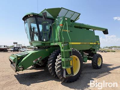 1999 John Deere 9510 Combine