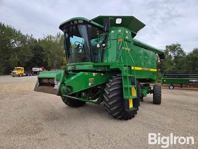 1998 John Deere 9510 Maximizer 2WD Combine