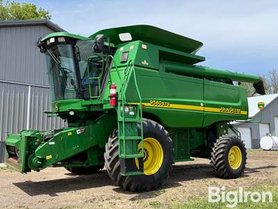 2004 John Deere 9560 STS 4WD Combine