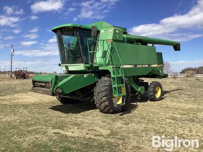 1996 John Deere 9600 2WD Combine