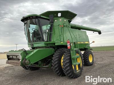 1995 John Deere 9600 2WD Combine