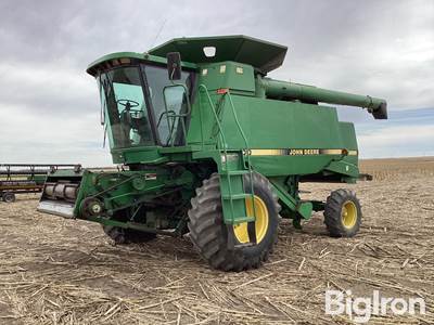 1993 John Deere 9600 Combine