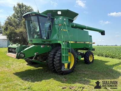 1996 John Deere 9600 Combine