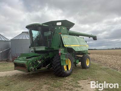 1998 John Deere 9610 Maximizer 4WD Combine