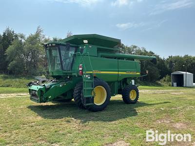 2001 John Deere 9650 STS 2WD Combine