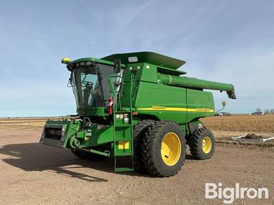 2005 John Deere 9660 STS 4WD Combine