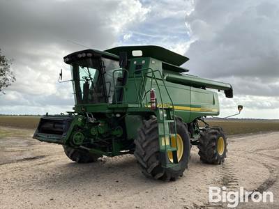 2007 John Deere 9760 STS 4WD Combine