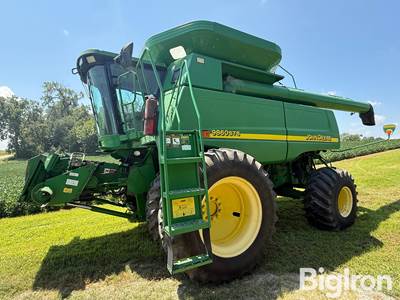 2005 John Deere 9860 STS 2WD Combine