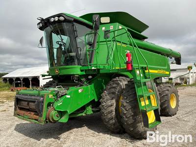 2007 John Deere 9860 STS 4WD Combine