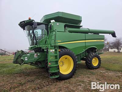 2015 John Deere S660 Combine