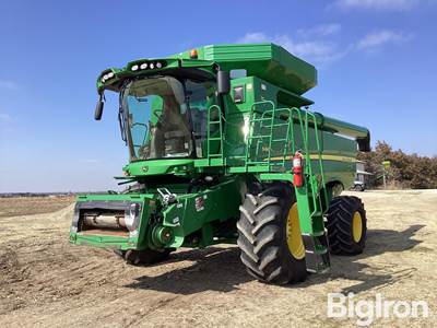 2015 John Deere S660 2WD Combine
