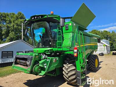 2015 John Deere S660 2WD Combine