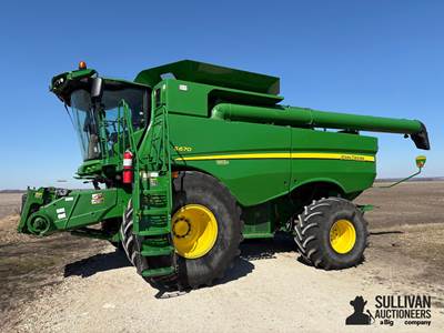 2015 John Deere S670 4WD Combine