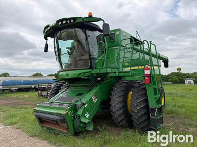 2015 John Deere S670 4WD Combine