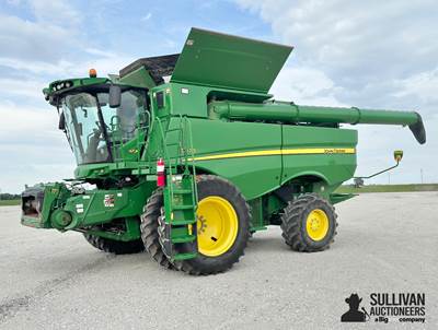 2017 John Deere S670 STS 4WD Combine