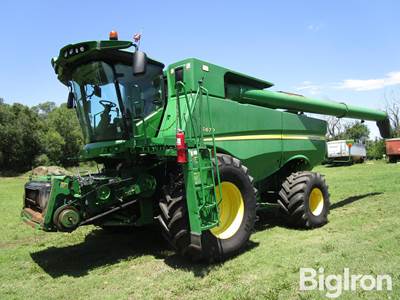 2013 John Deere S670 4WD Combine