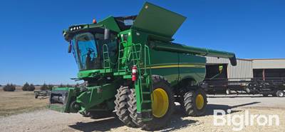2013 John Deere S680 4WD Combine