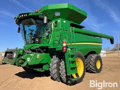 2013 John Deere S680 2WD Combine
