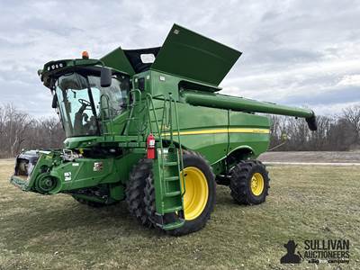 2013 John Deere S690 Combine