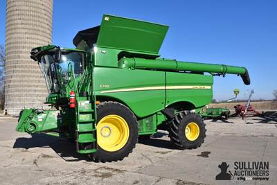 John Deere S770 STS 2WD Combine