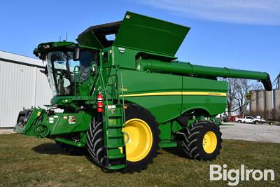 2023 John Deere S780 4WD Combine