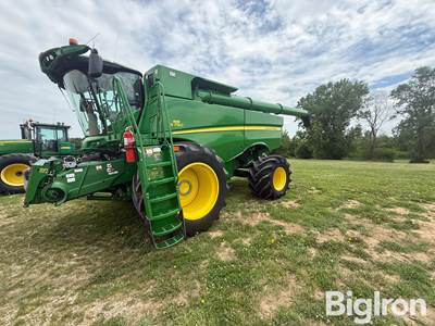 2020 John Deere S790 Combine