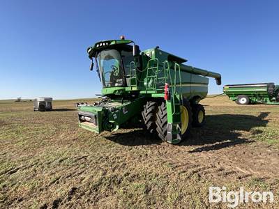 2019 John Deere S790 4WD Combine