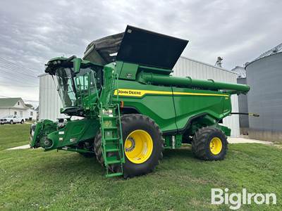 2022 John Deere X9 1000 4WD Combine