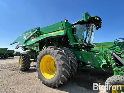 2022 John Deere X9 1100 Combine