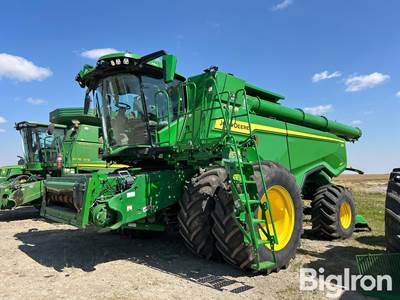 2022 John Deere X9 1100 Combine