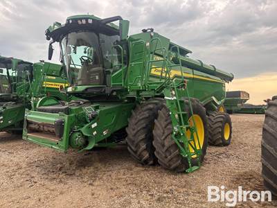 2022 John Deere X9 1100 Combine