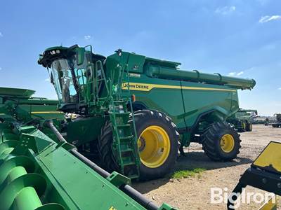 2022 John Deere X9 1100 Combine