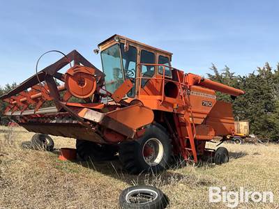 Massey Ferguson 750 Combine