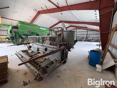 Massey Harris 21 Combine