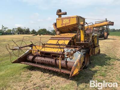 1952 Minneapolis-Moline LA self-propelled combine w/8' header
