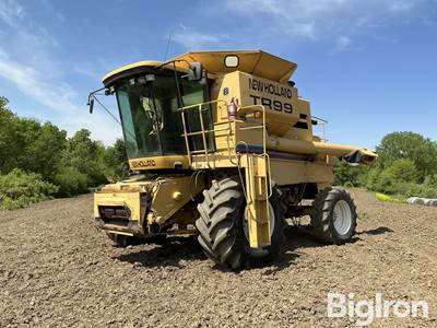 1999 New Holland TR 99 Combine