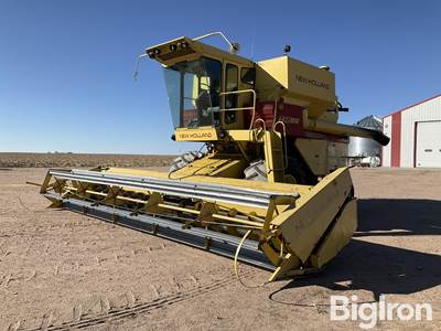 1982 New Holland TR85 Combine w/Head