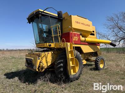 New Holland TR86 Combine