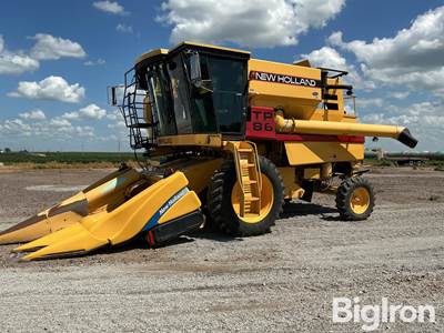 1991 New Holland TR86 research plot Combine w/Head