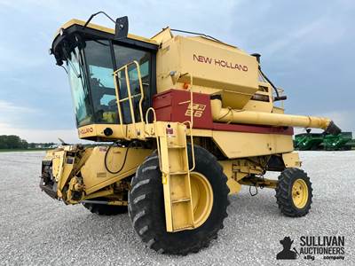 New Holland TR86 2WD Combine