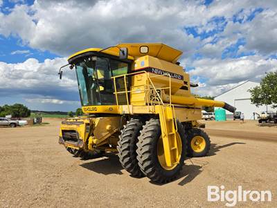 1998 New Holland TR98 2WD Combine