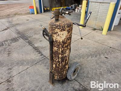 Form Oil Pressure Tank Compressed Air Oil Sprayer with Wand, Hose, Cart
