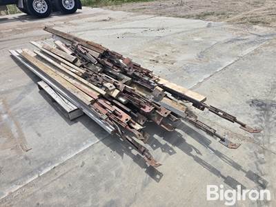 Used Screw Adjust Wall Braces with Steel Brackets, Adjustable Length