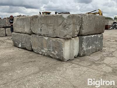 6' x 3' x 2.5' Interlocking Concrete Blocks