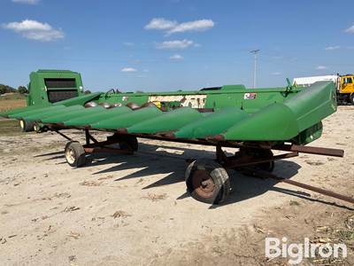 John Deere 893 Corn Head