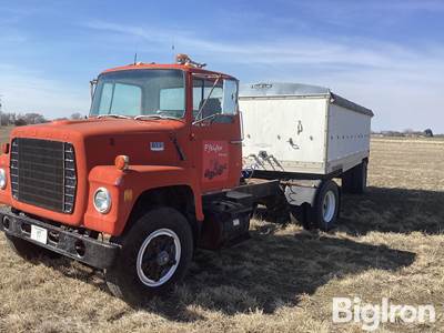 1978 Ford 8000 S/A Truck Tractor & 1977 Guthrie Grain Trailer
