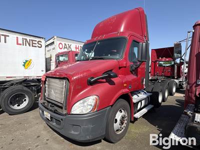 2016 Freightliner Cascadia CA113DC T/A Truck Tractor